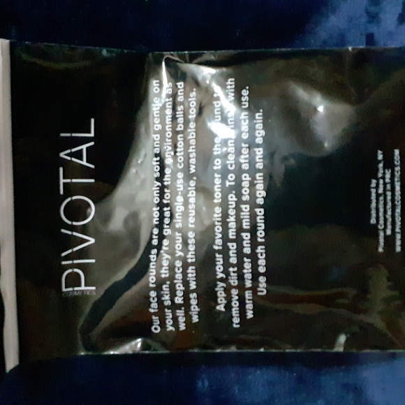 PIVOTAL Reusable Face Rounds - 3 count - Picture 2 of 2